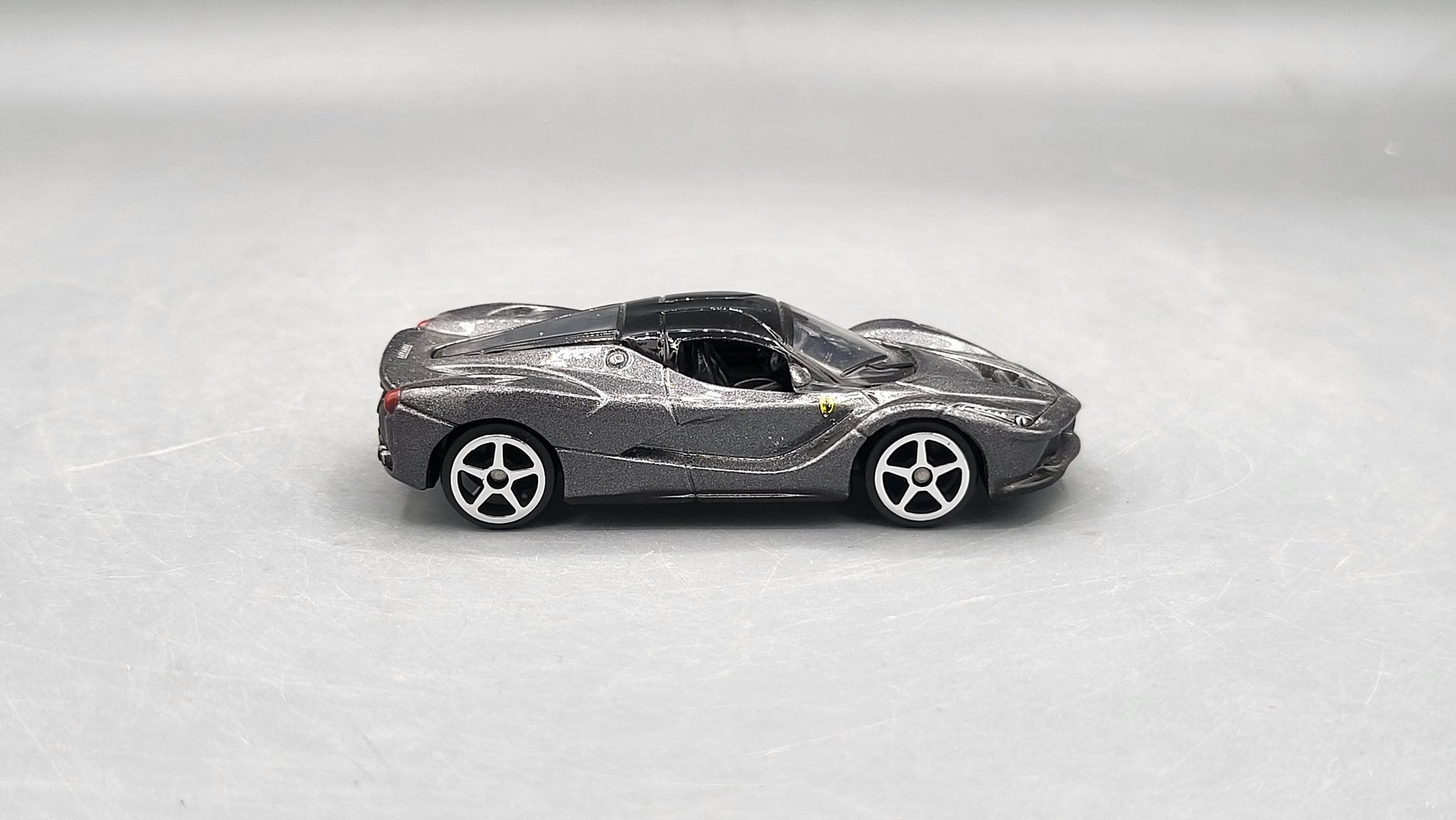 Bburago   Ferrari La Ferrari  Grey