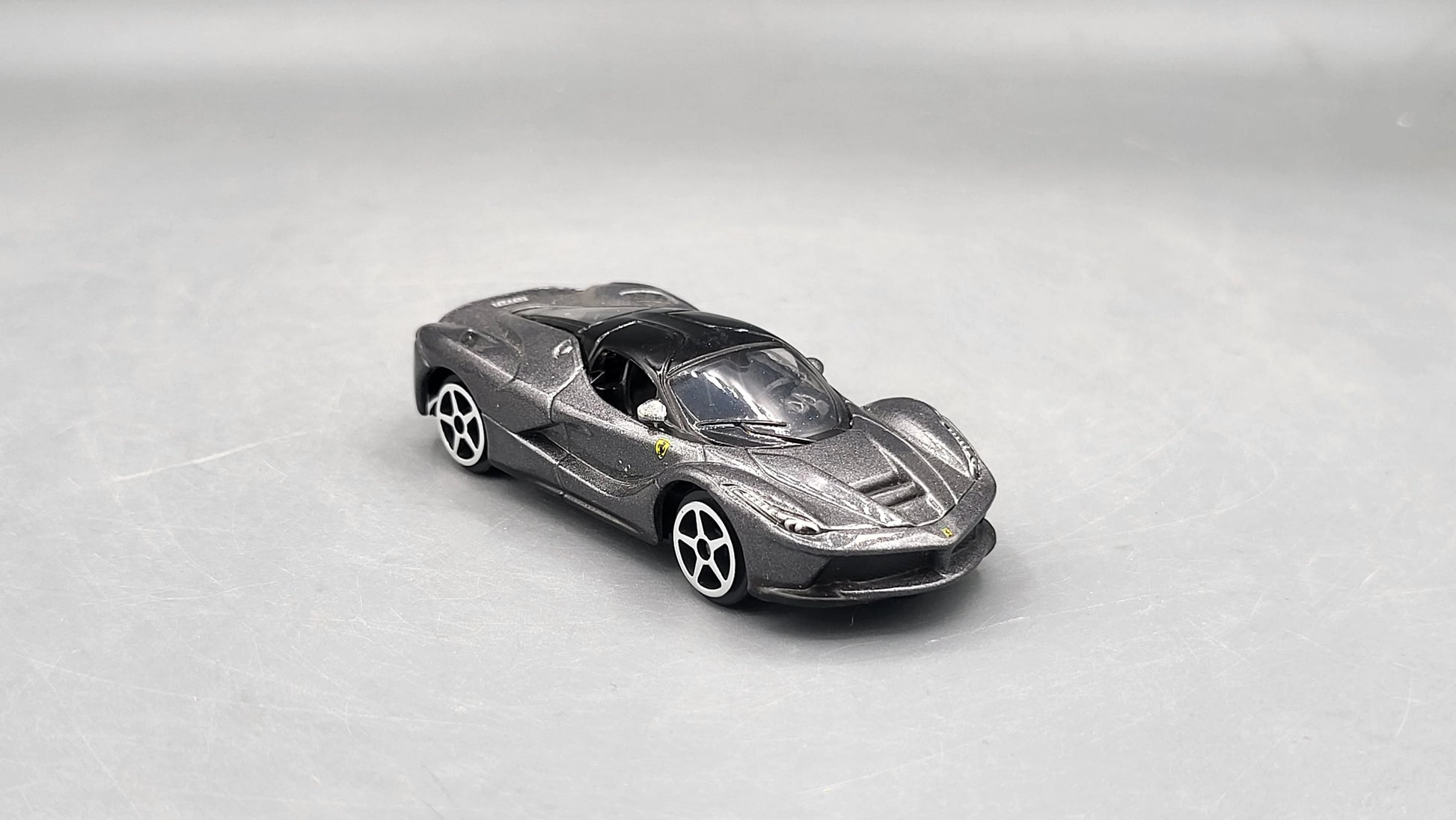 Bburago   Ferrari La Ferrari  Grey