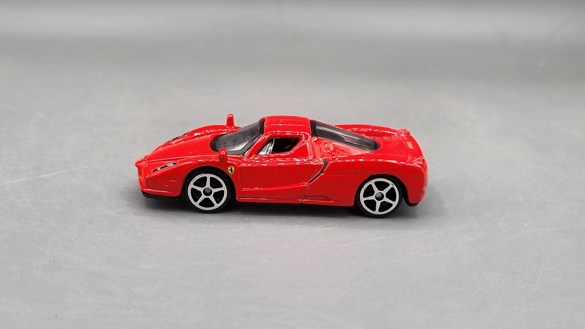 Bburago   Ferrari Enzo Ferrari  Red