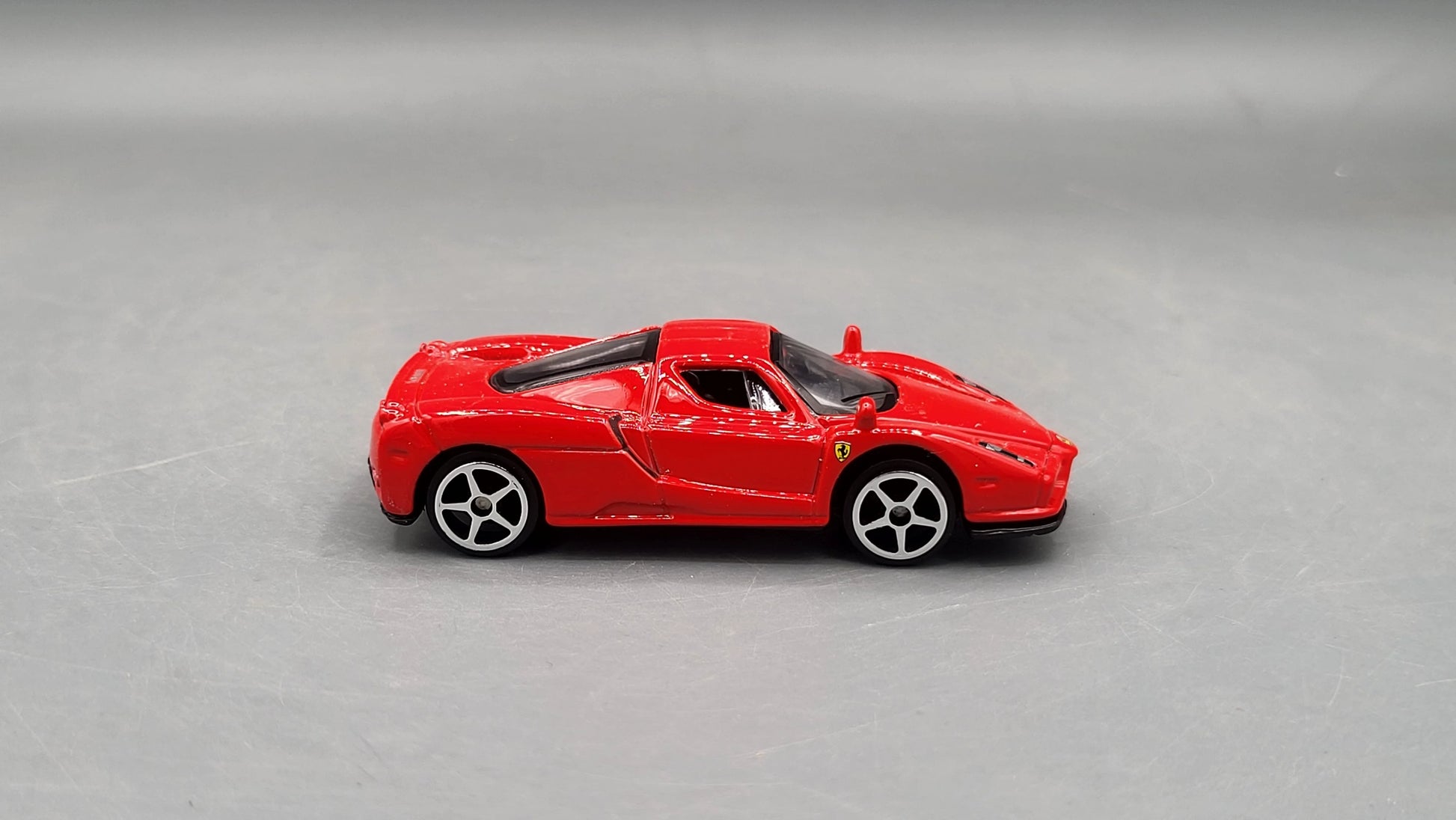 Bburago   Ferrari Enzo Ferrari  Red