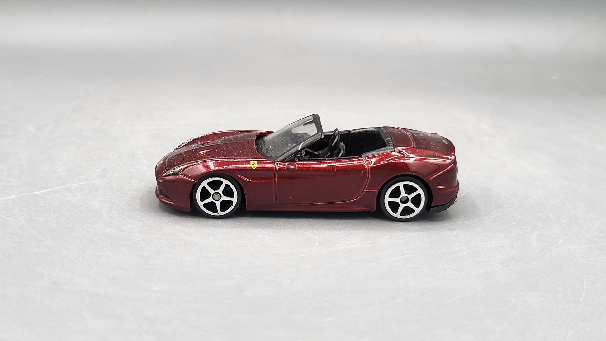 Bburago   Ferrari California T  Red