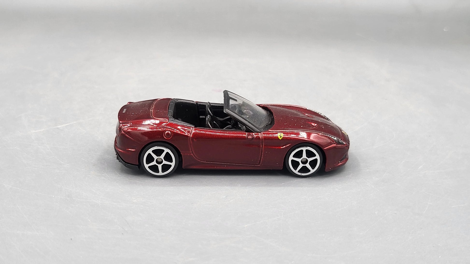 Bburago   Ferrari California T  Red