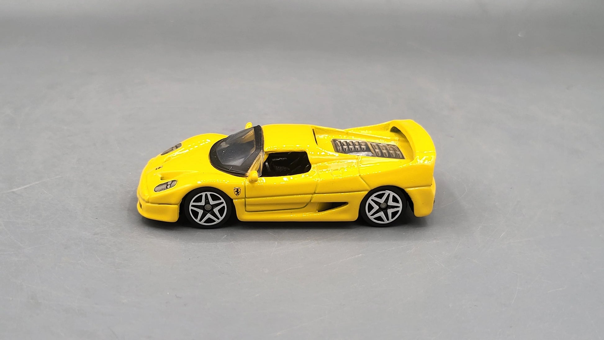 Bburago   Ferrari F50  Yellow