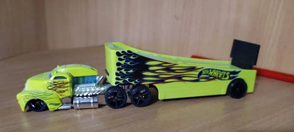 Hot Wheels  Hauler Rock N' Race  Rock N' Race - (Set of Hauler + Car)  Green