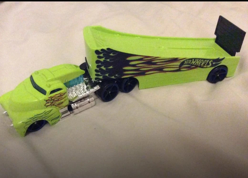 Hot Wheels  Hauler Rock N' Race  Rock N' Race - (Set of Hauler + Car)  Green