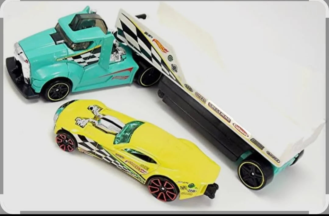 Hot Wheels  Hauler Drivin' Wild  Drivin' Wild - (Set of Hauler + Car)  Green & White