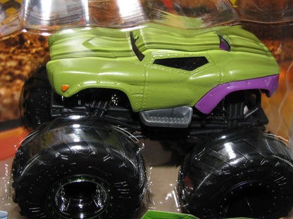 Hot Wheels  Monster Trucks Demolition Doubles (Pack of 2) Marvel Spider-Man VS Marvel Hulk   Red, Green Giant Wheels