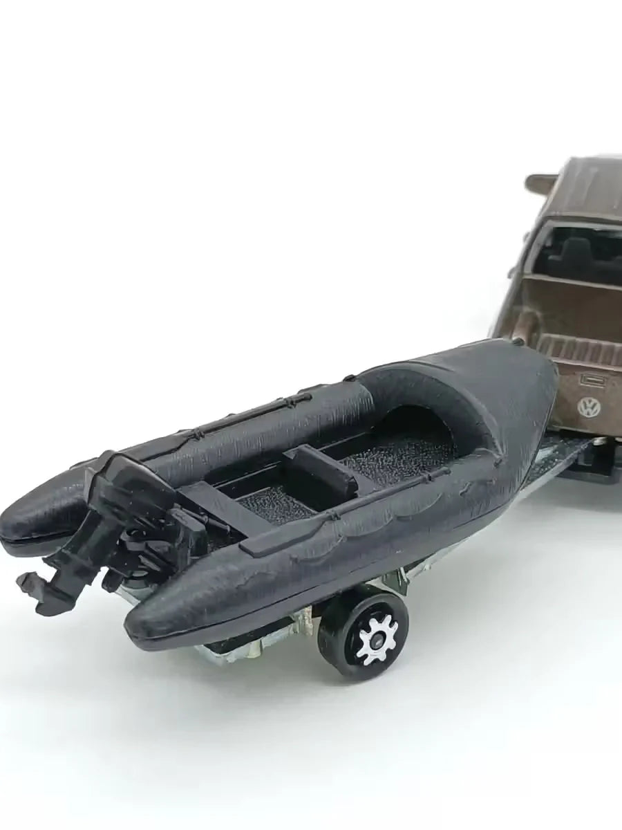 Majorette   Volkswagen Amarok Truck + Speed Boat (Tow Set)  Brown, Black