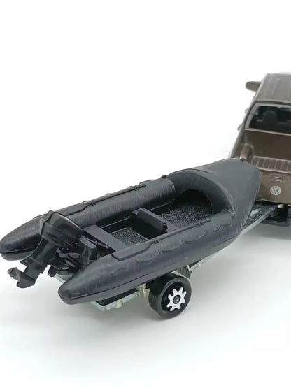 Majorette   Volkswagen Amarok Truck + Speed Boat (Tow Set)  Brown, Black