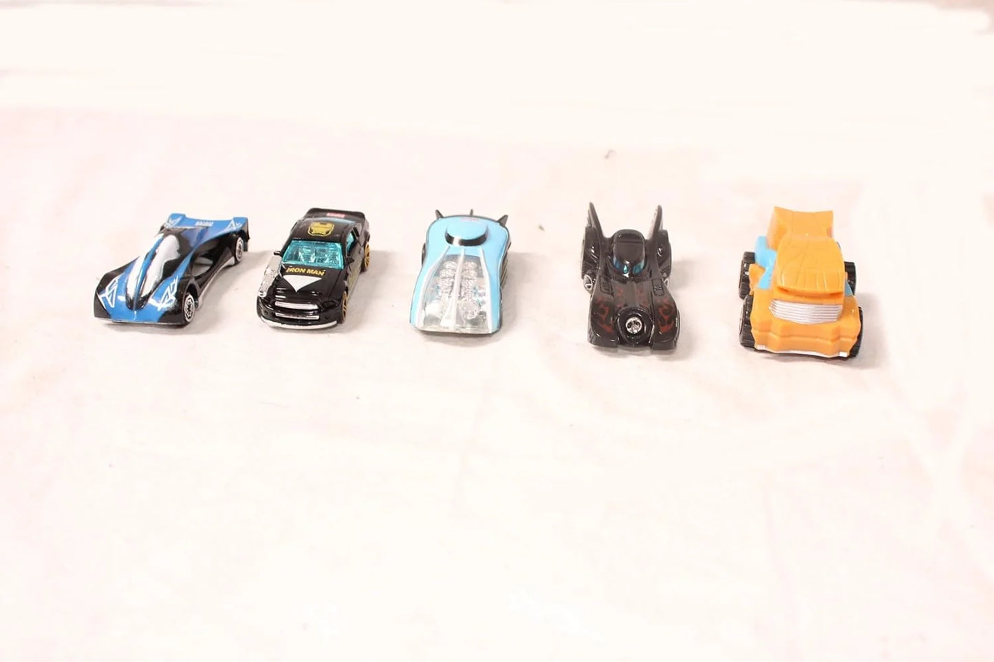 Marvel Heroes    Set of 5 character cars  Black, Blue, Yellow Marvel Heroes