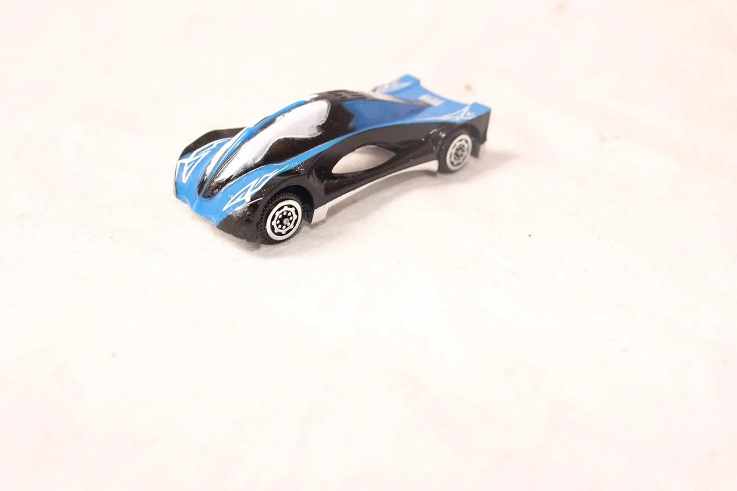 Marvel Heroes    Set of 5 character cars  Black, Blue, Yellow Marvel Heroes