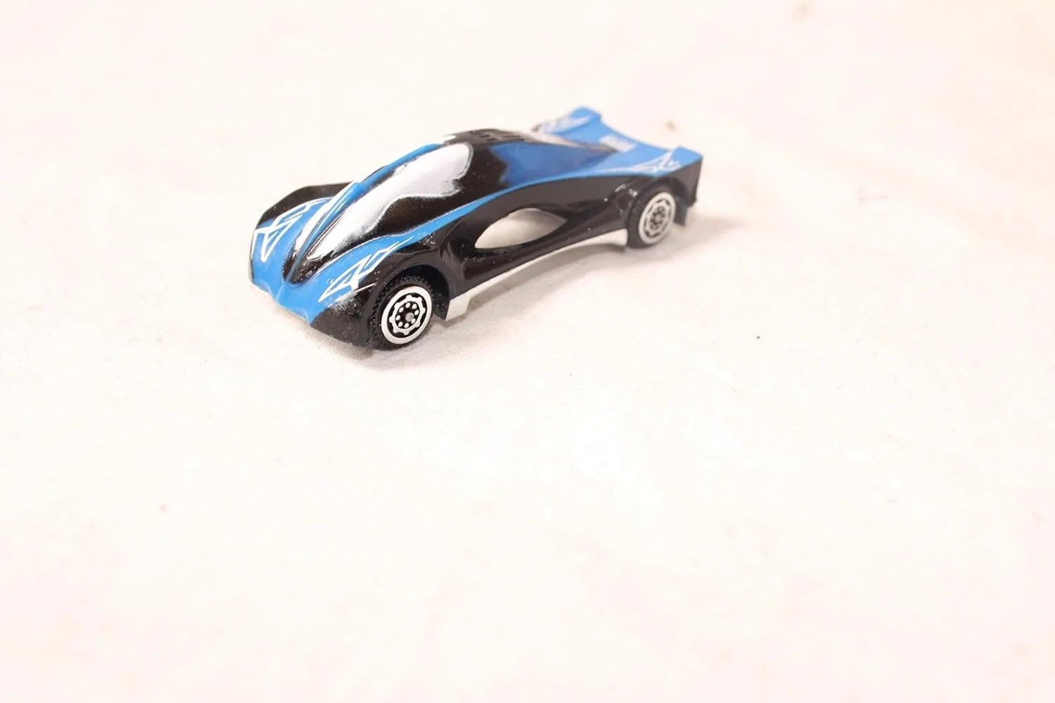 Marvel Heroes    Set of 5 character cars  Black, Blue, Yellow Marvel Heroes