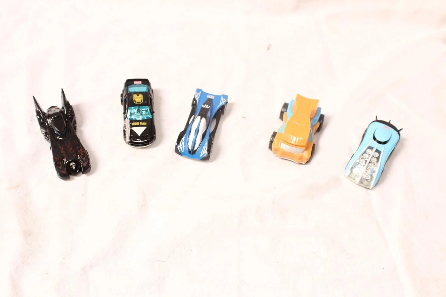 Marvel Heroes    Set of 5 character cars  Black, Blue, Yellow Marvel Heroes