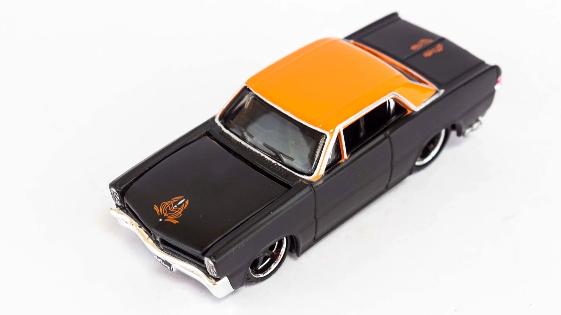 Maisto  Hauler Pontiac Flatbed/Pontiac GTO 1965 Orange & Black