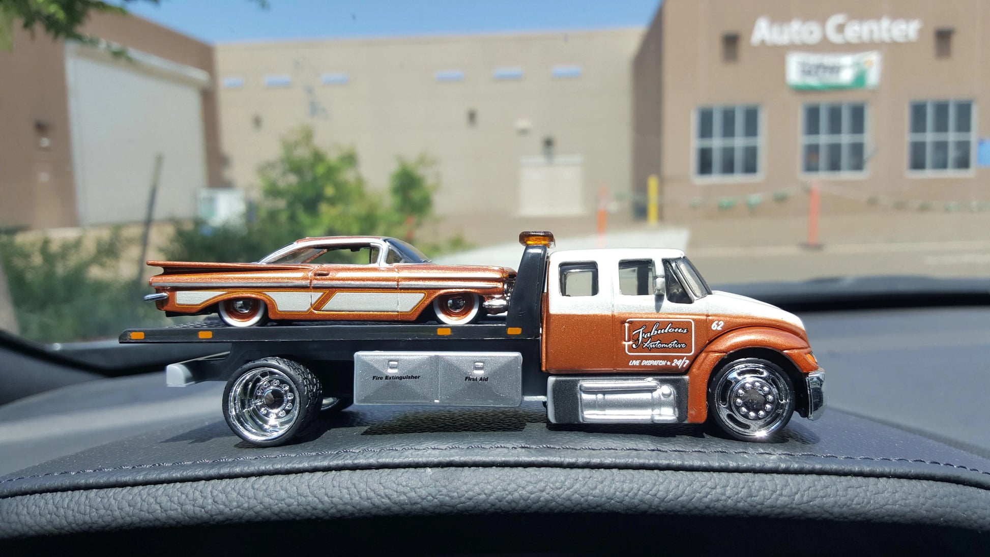 Maisto  Hauler Chevrolet Flatbed/Chevrolet Impala 1959 Brown & White