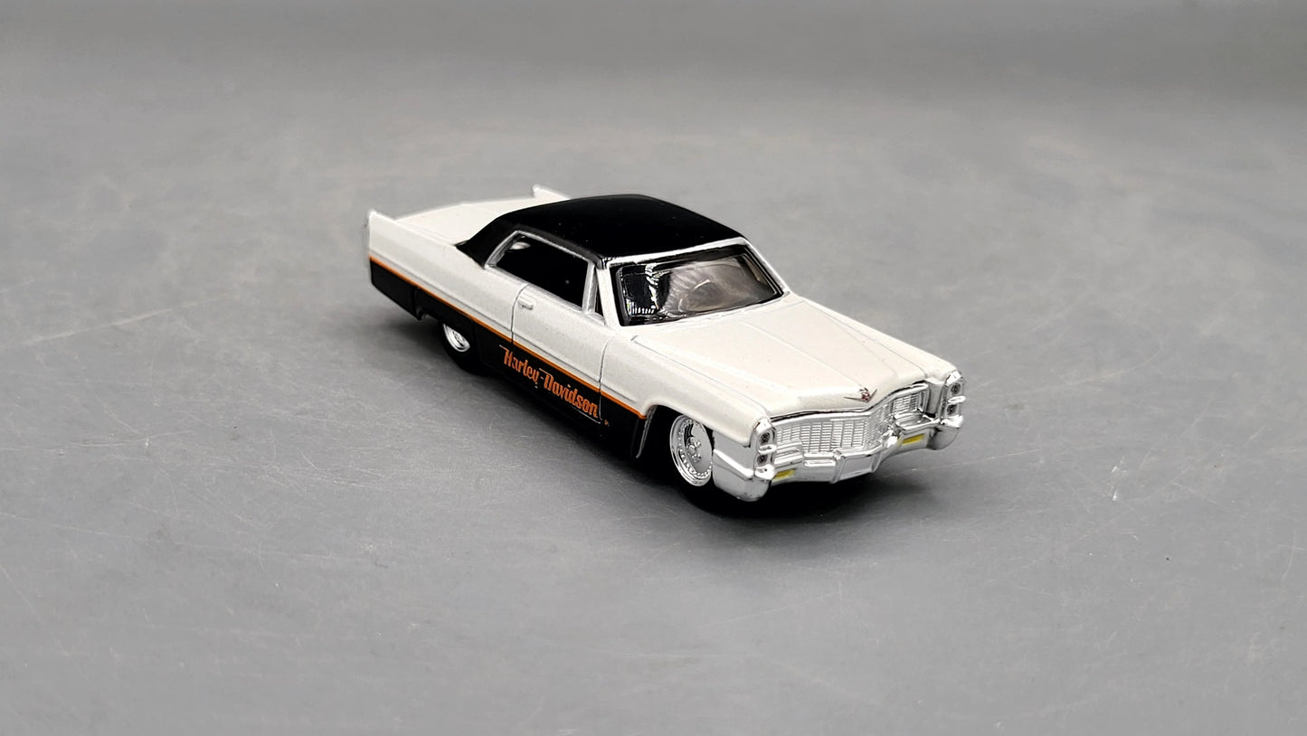 Maisto  H-D Custom Cadillac Deville 1965 Black, White Harley-Davidson Custom