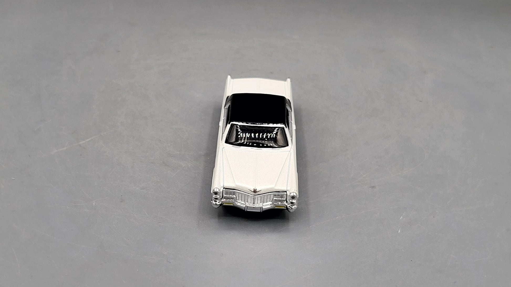Maisto  H-D Custom Cadillac Deville 1965 Black, White Harley-Davidson Custom