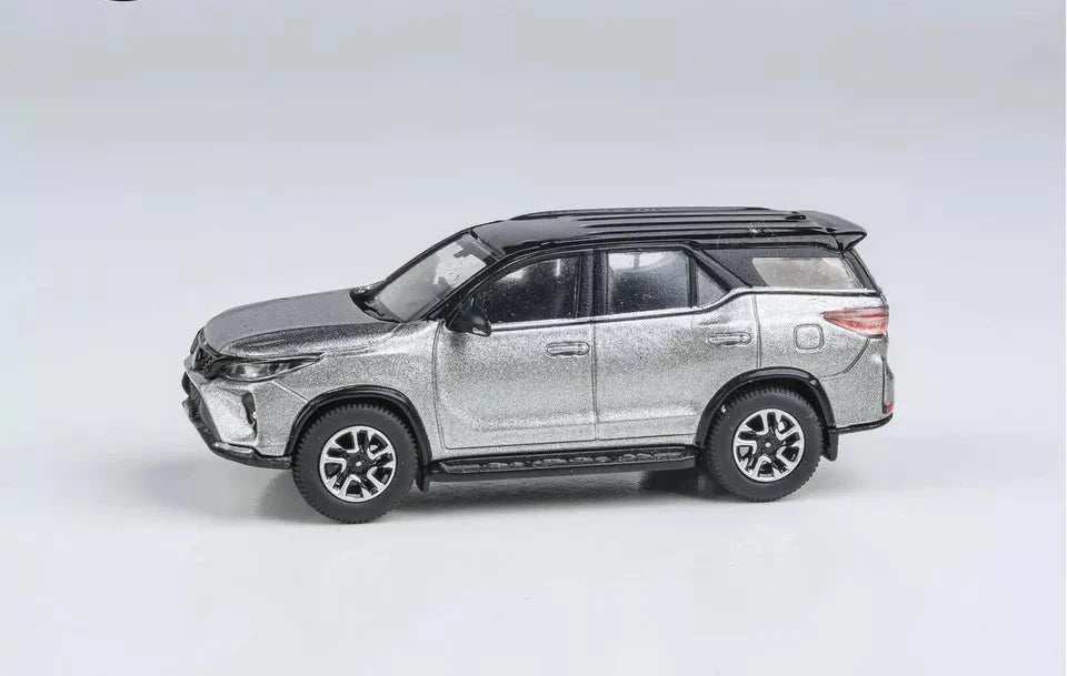 PARA 64   Toyota Fortuner (RHD) 2023 Silver
