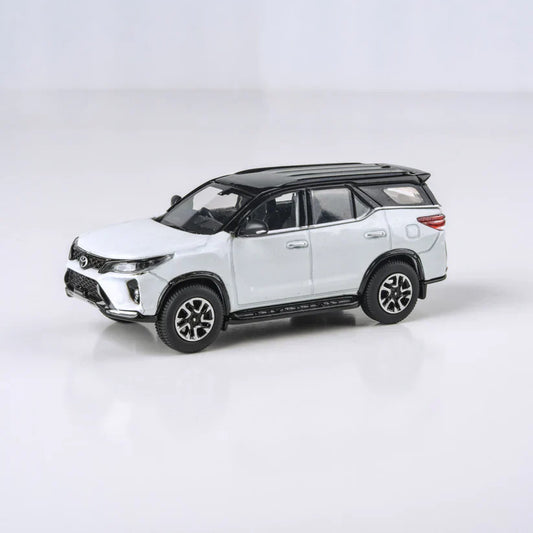 PARA 64   Toyota Fortuner (RHD) 2023 White