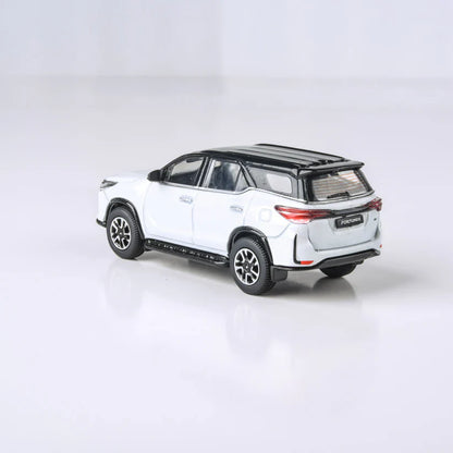PARA 64   Toyota Fortuner (RHD) 2023 White