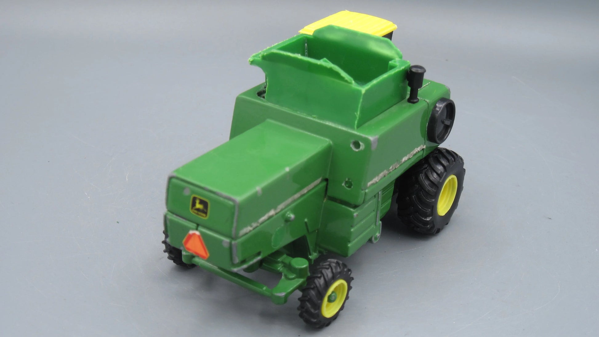 ERTL   John Deere Titan II  Green