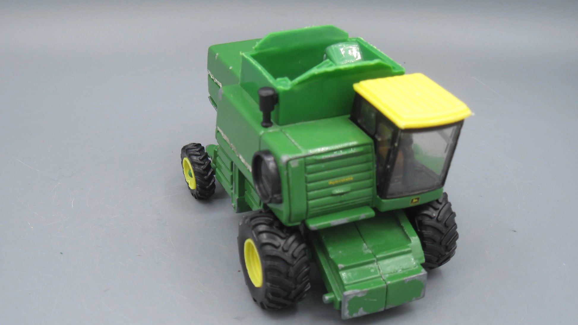 ERTL   John Deere Titan II  Green