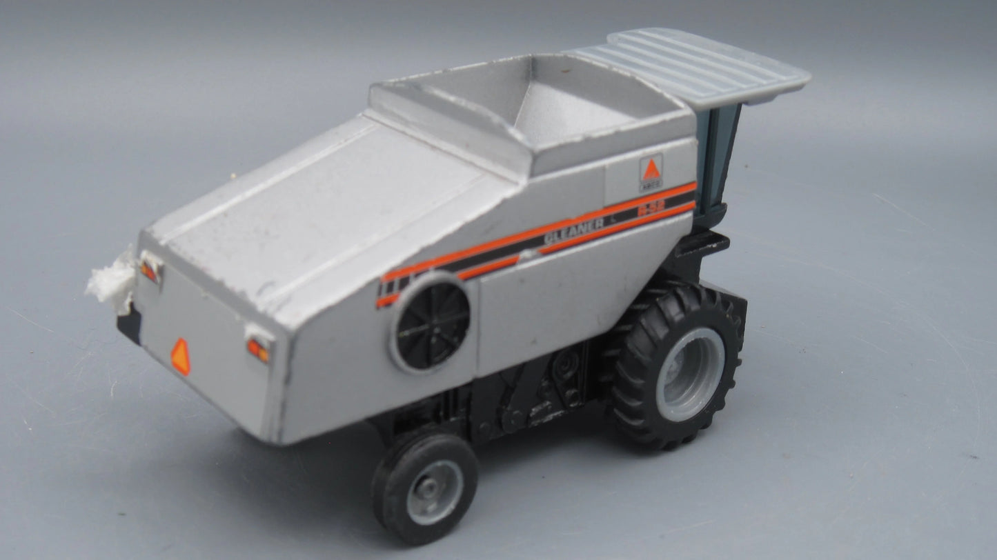 ERTL   AGCO R-52 Gleaner  Silver