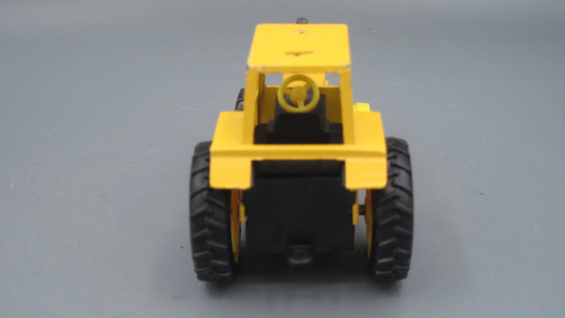 Hong Kong    3185 Farm Tractor  Yellow