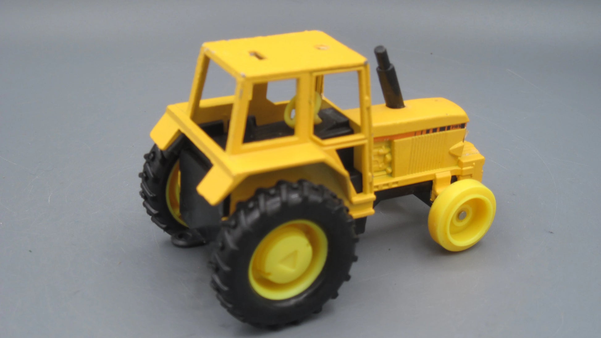 Hong Kong    3185 Farm Tractor  Yellow