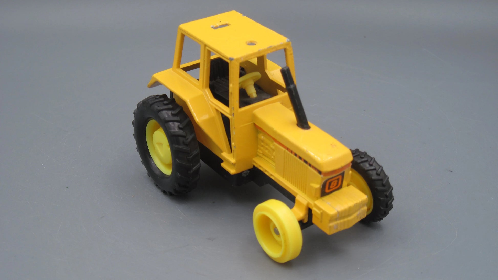 Hong Kong    3185 Farm Tractor  Yellow