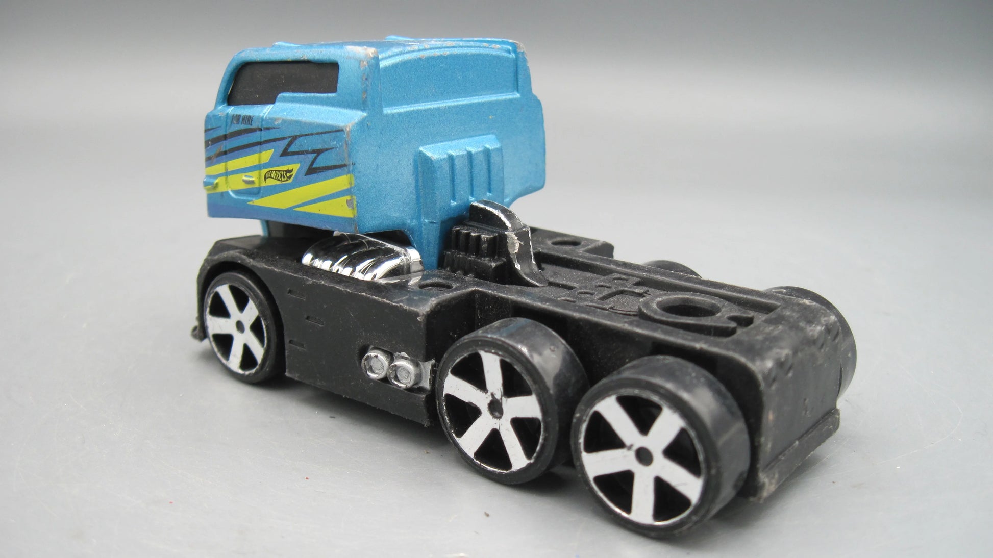 Hot Wheels    Semi-Truck  Blue