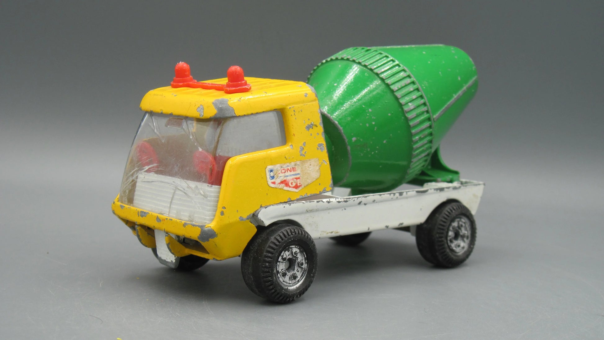 Lone Star    Cement Mixer Truck  Yellow & Green