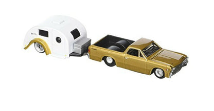 Maisto   Chevrolet Chevrolet Elcamino + Retro Carvan Trailer  Gold, White Tow & Go