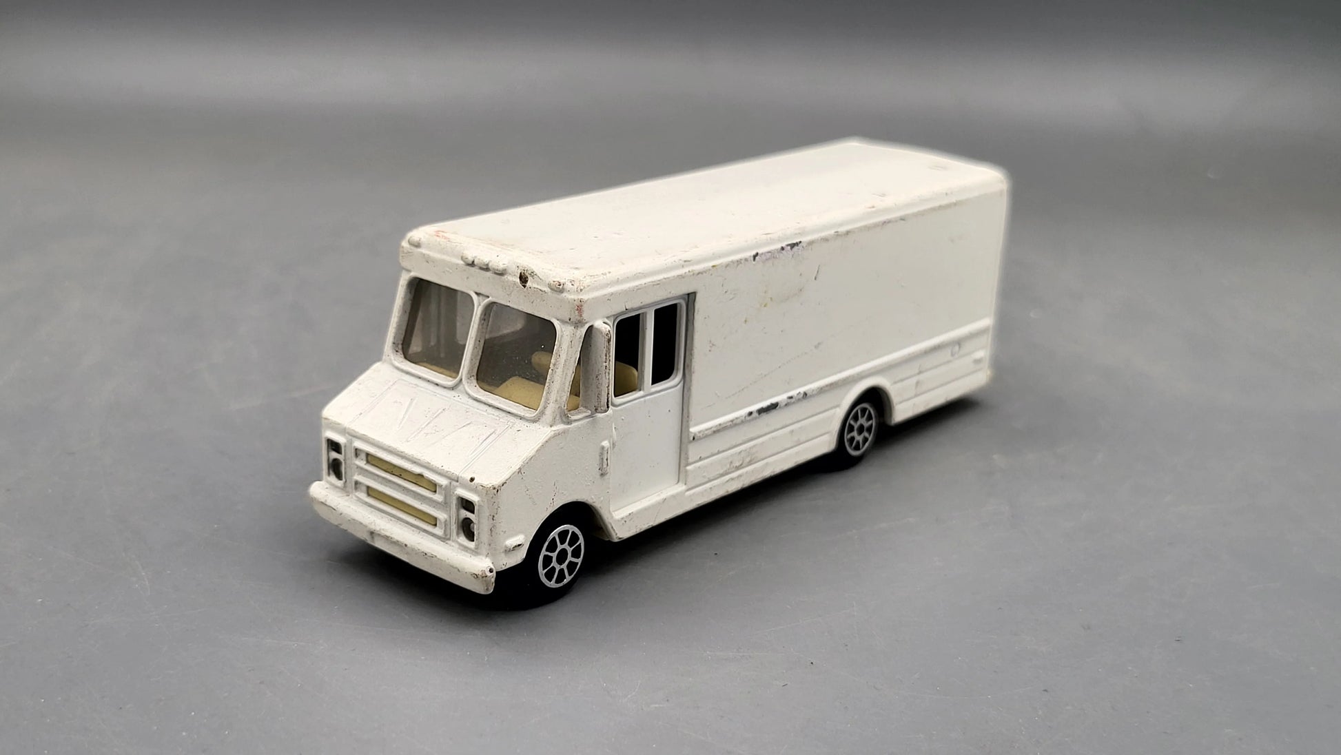 Unbranded    Step Van  White