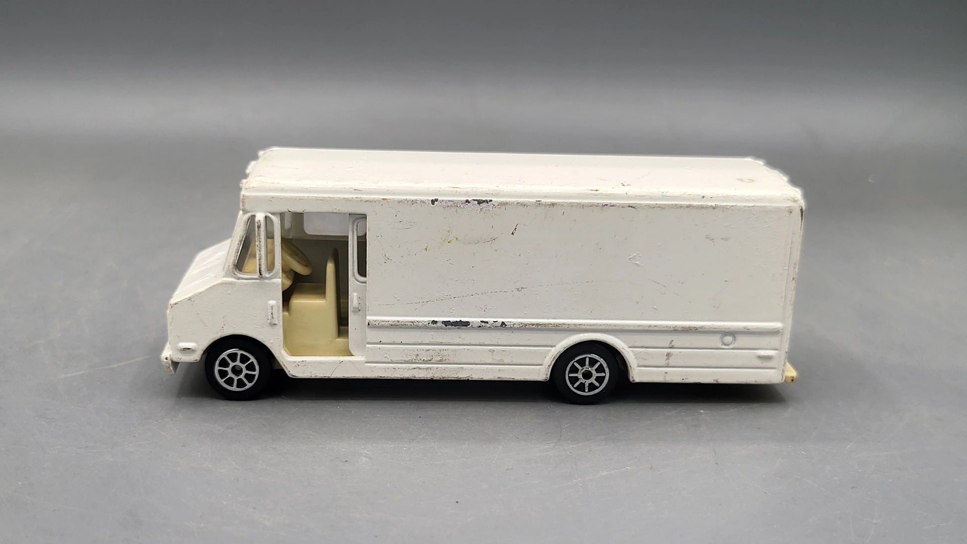 Unbranded    Step Van  White