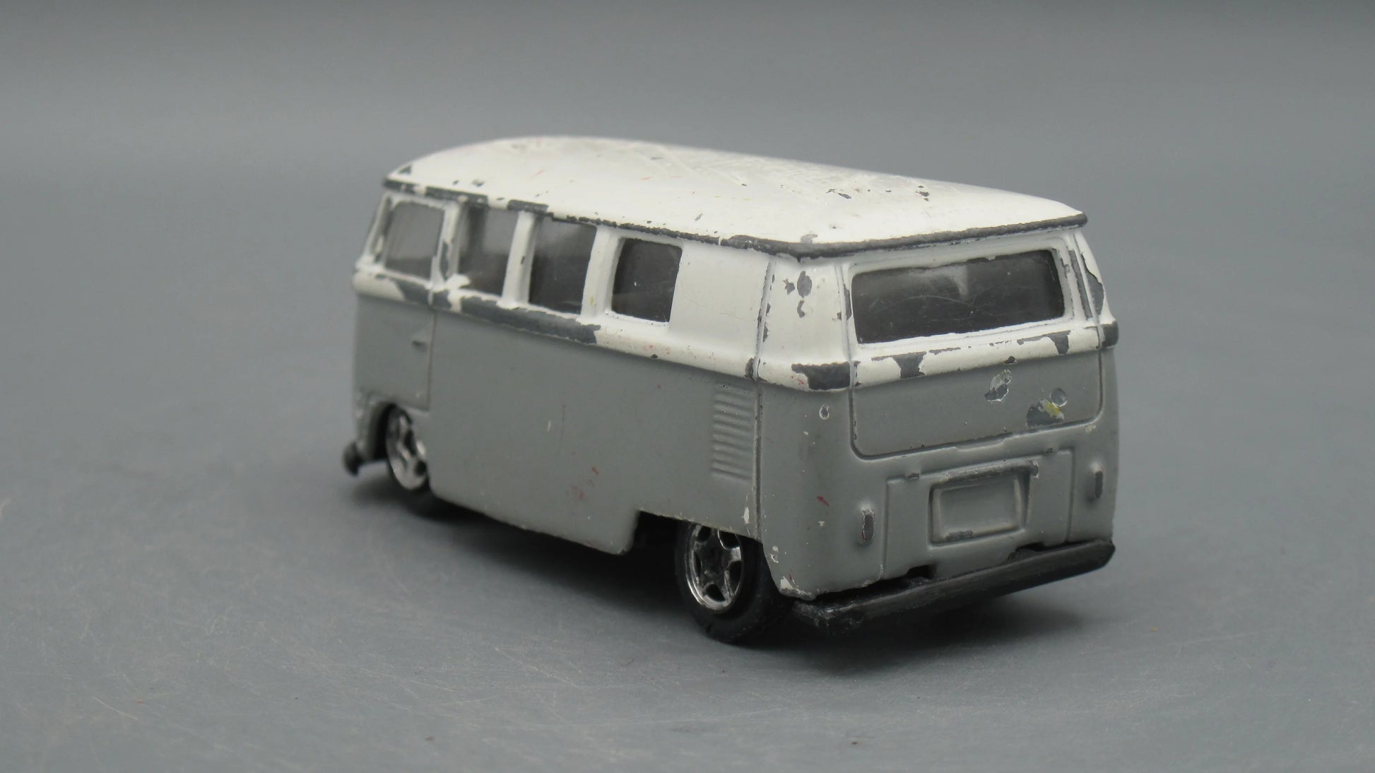 Welly   VolksWagen Microbus 1962 Grey&White