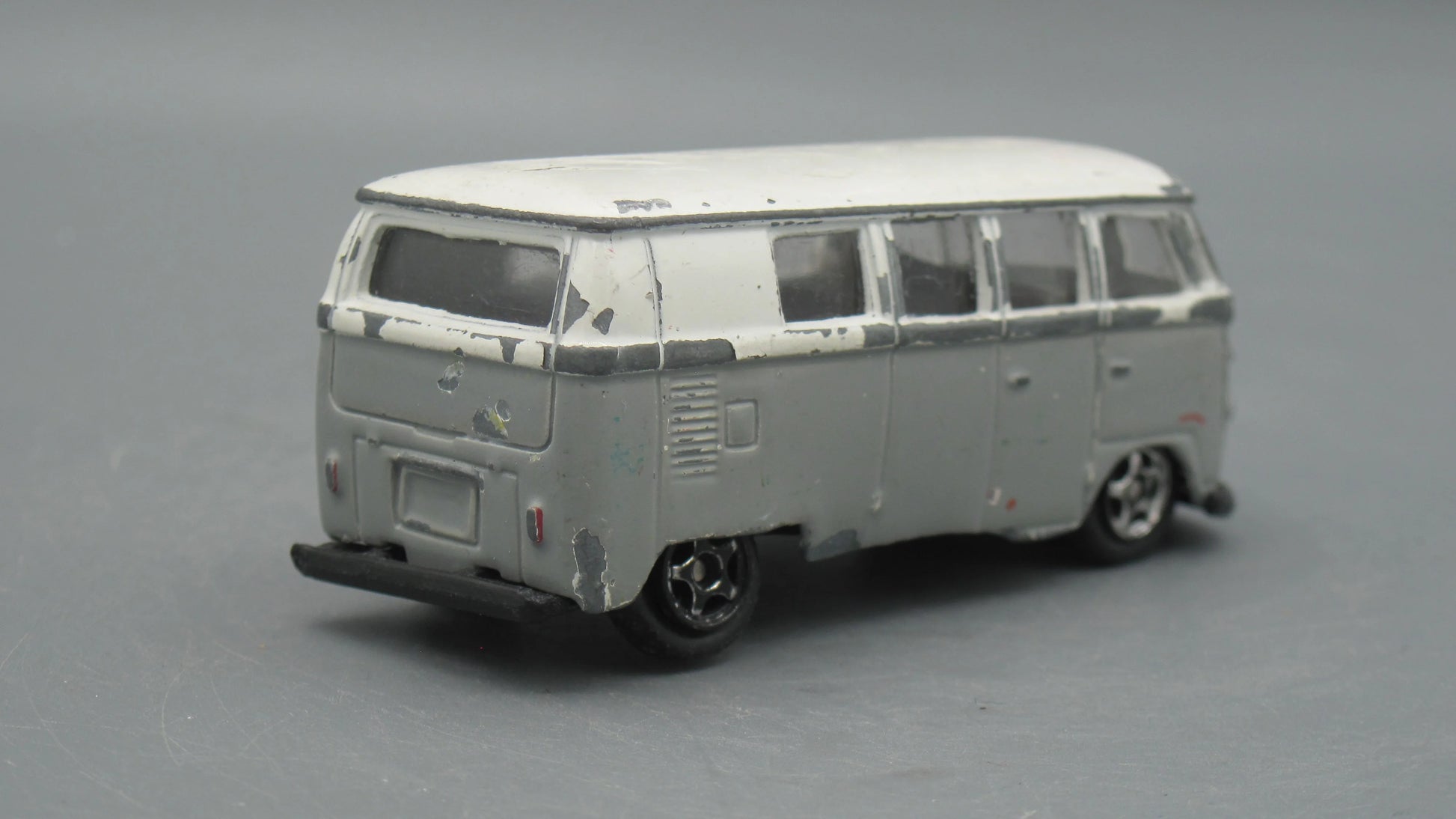 Welly   VolksWagen Microbus 1962 Grey&White