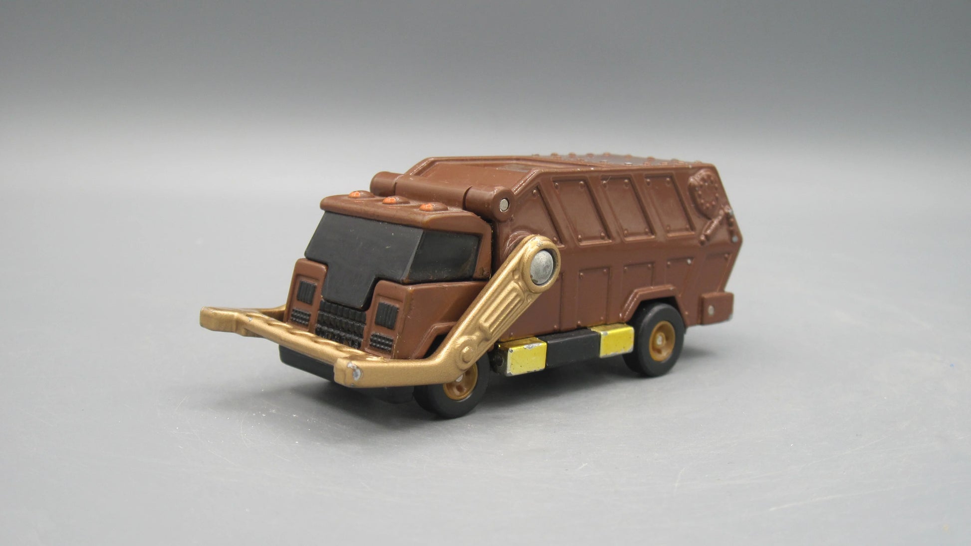 Maisto     Transformer Garbage Truck  Brown