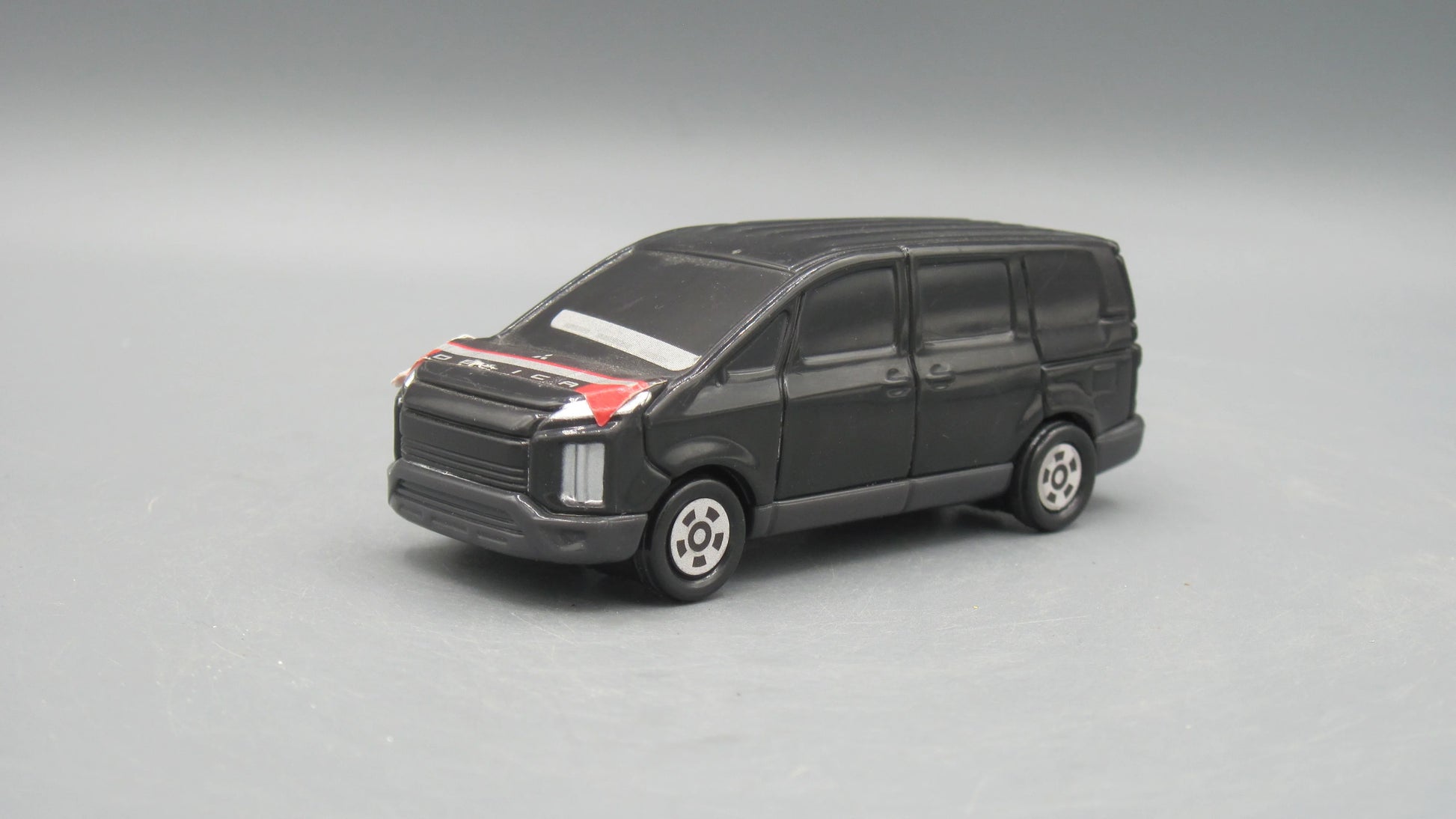 Tomica   Mitsubishi Delica D5  Black Mcdonald's 2021
