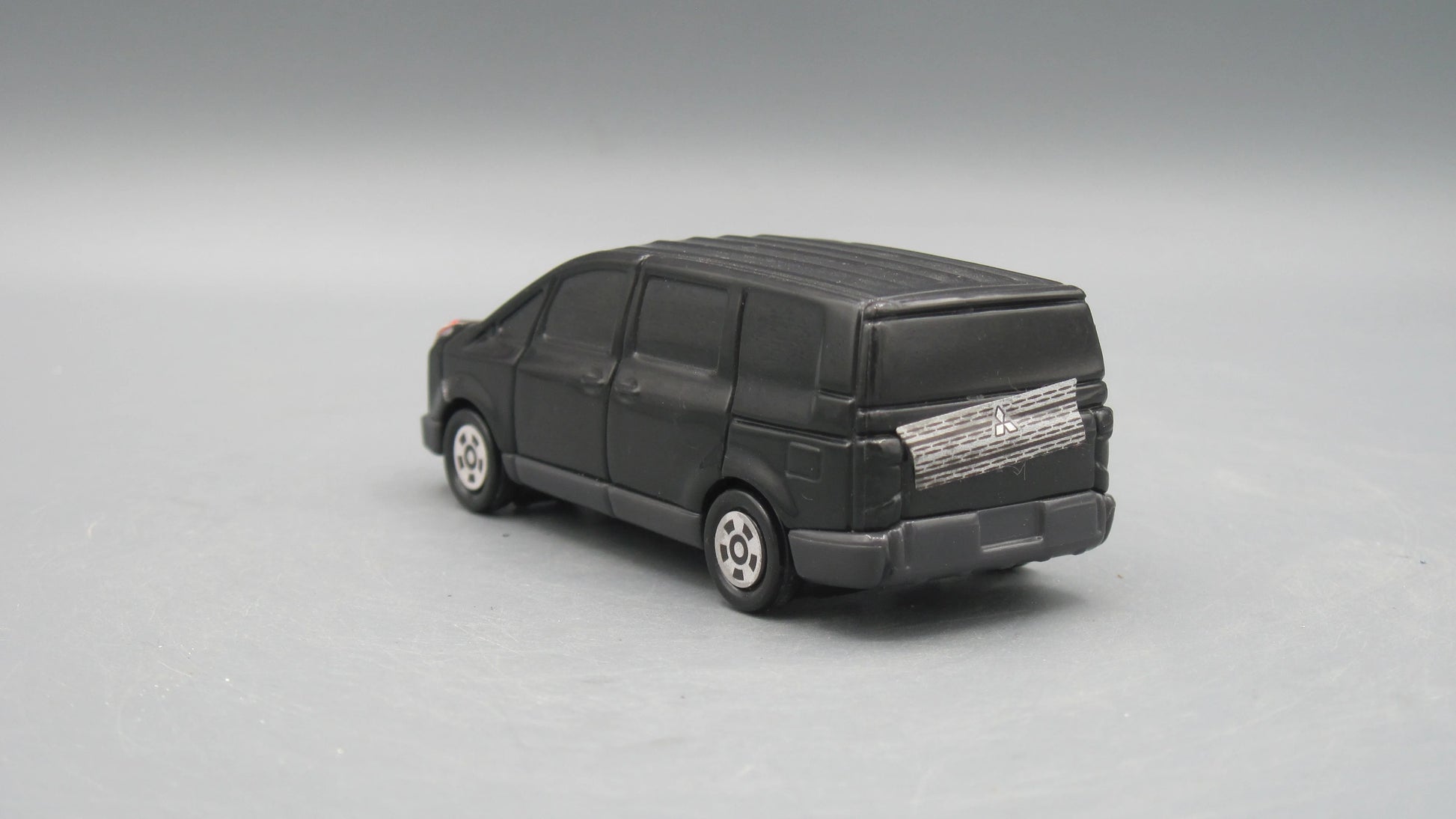 Tomica   Mitsubishi Delica D5  Black Mcdonald's 2021