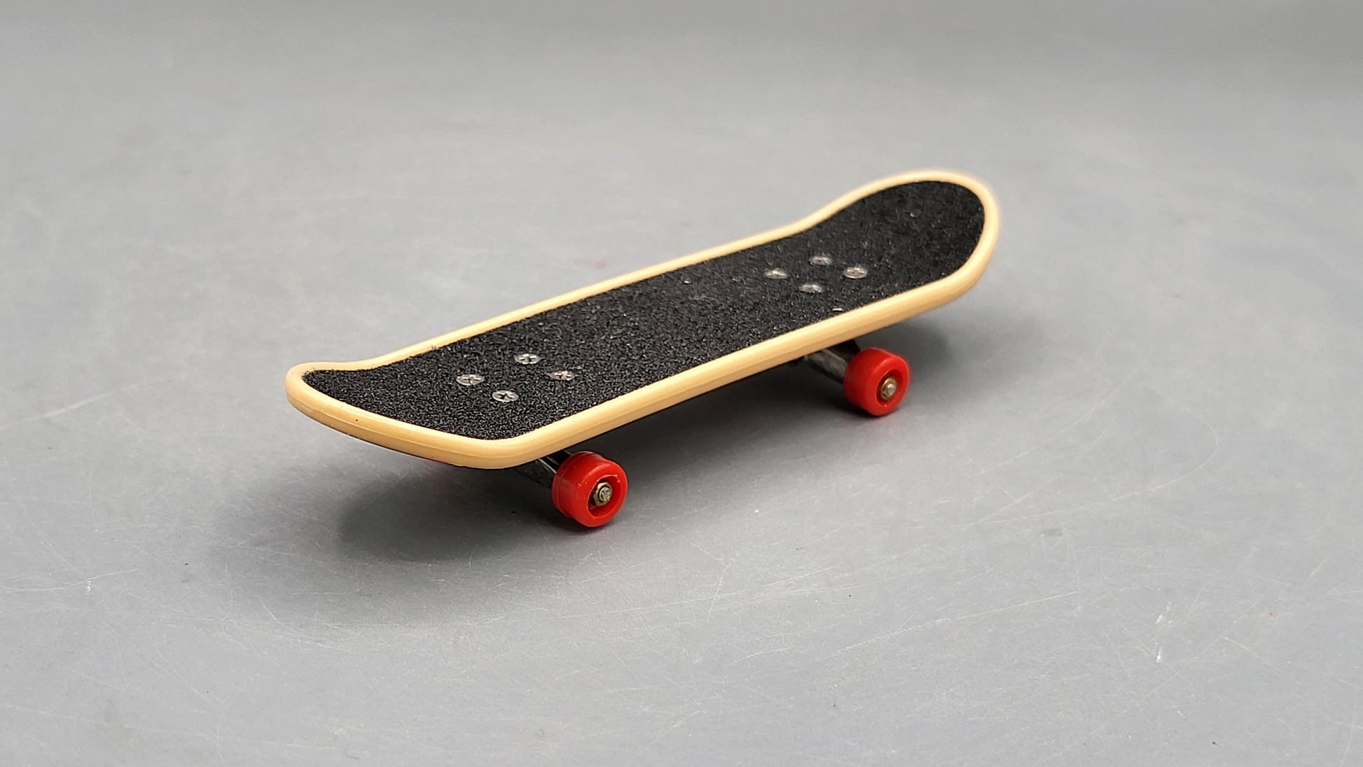 High Point   Mini Skate Boards Set of x9 Finger Skate Boards (without Box)  Multi Colors Multi livery