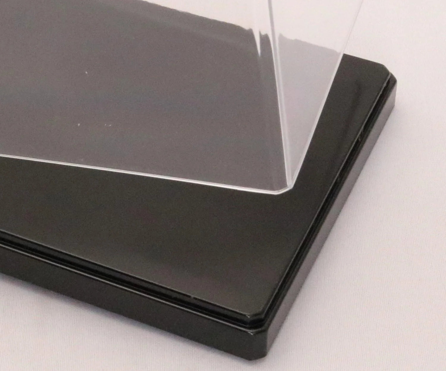 Izumi Kasai - Japan    Flat Display Cases for Diecast and Action Figures  Transparent