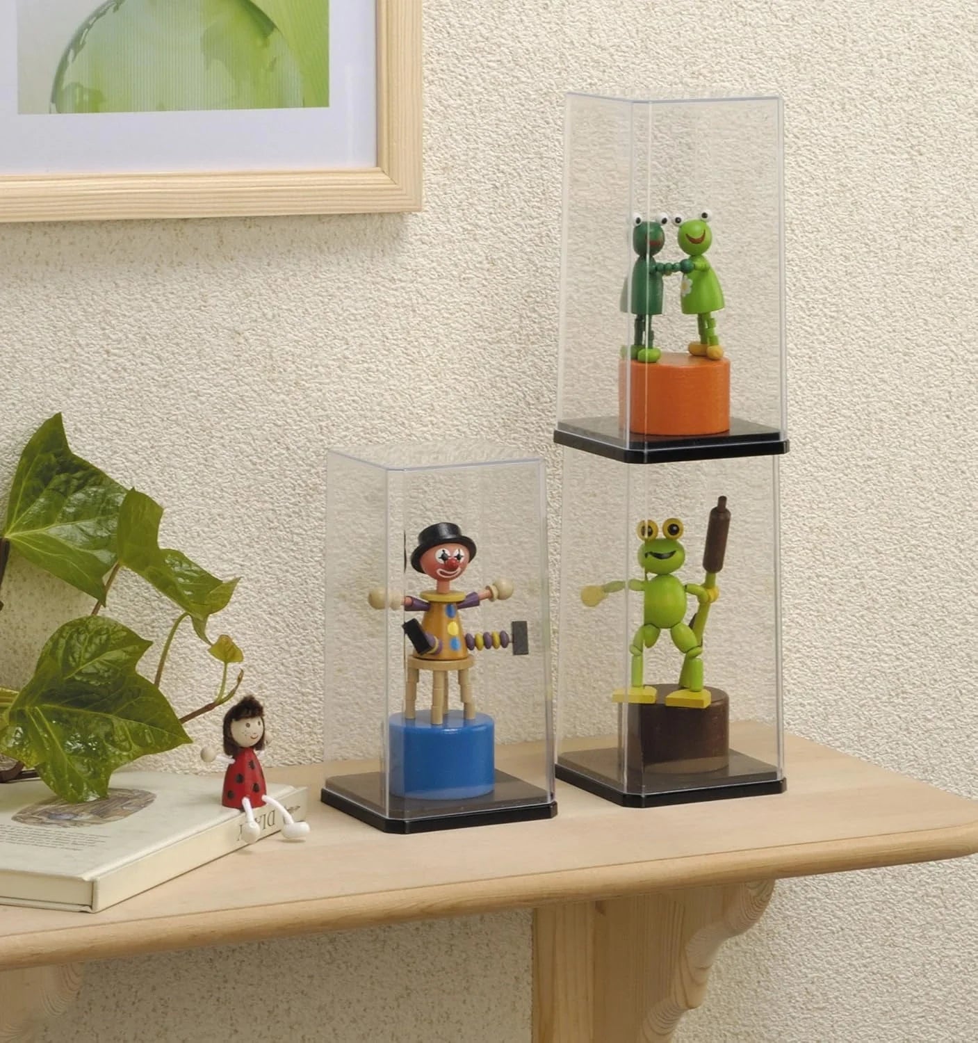 Izumi Kasai - Japan    Tall Display Cases for Diecast and Action Figures  Transparent