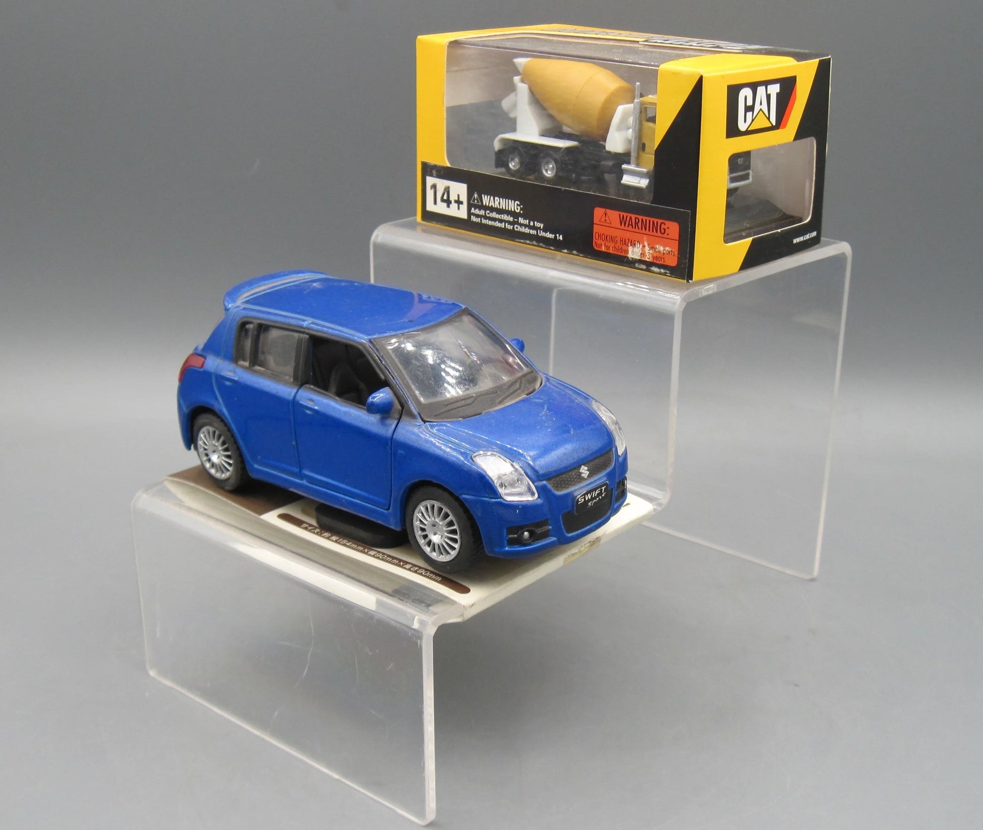 Izumi Kasai - Japan    Display Stand Two Tiers Stage  Transparent